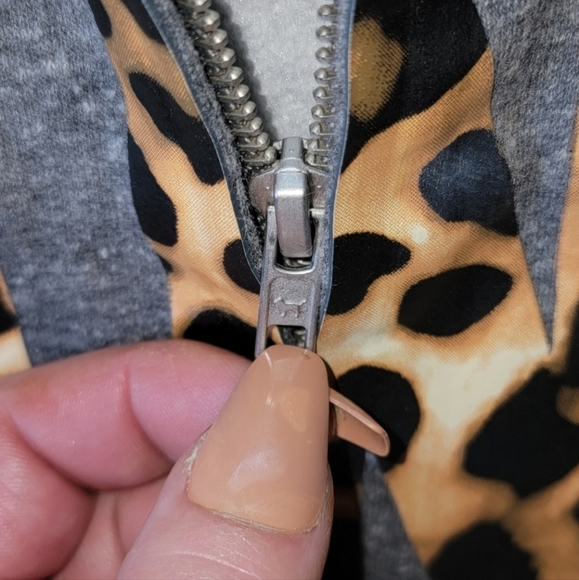 Rare VS pink Rare cheetah speckled quarter zip - Picture 6 of 9